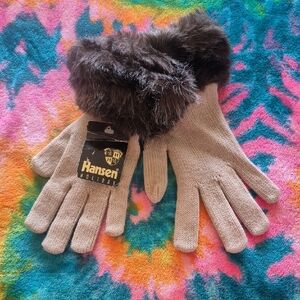 Hansen Holiday Beige Knit Gloves with Faux Fur Trim